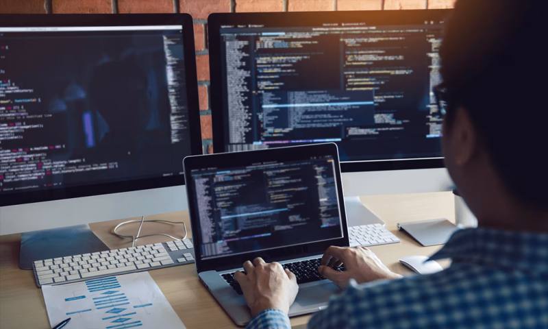 数据科学选型:R与Python如何赋能平江县网站建设?